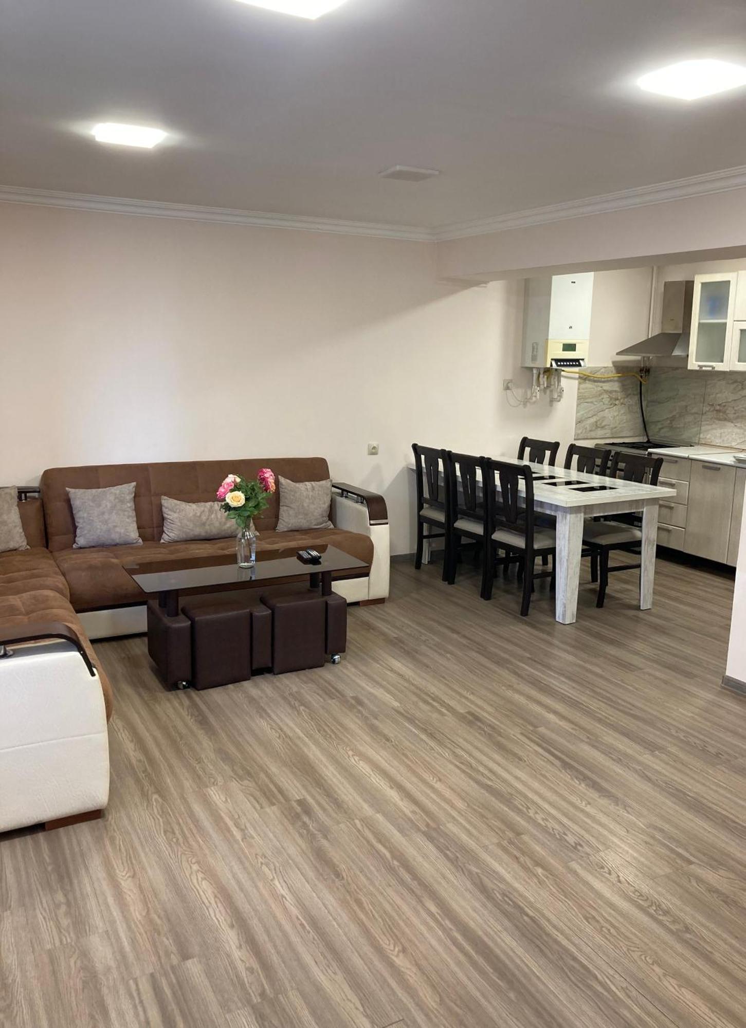 Armen'S Apartment Yerevan Exterior photo